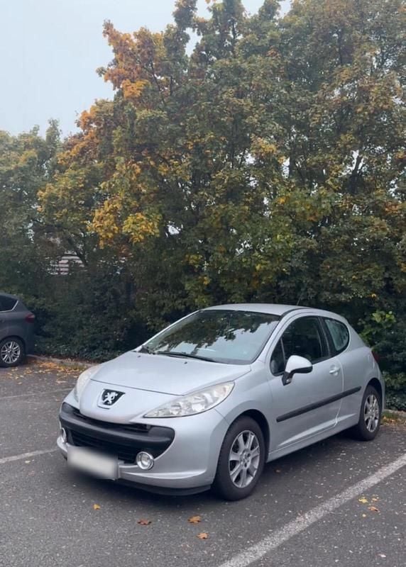 Gebraucht Peugeot 207 95 PS (69 kW) 2009 Silber Kleinwagen
