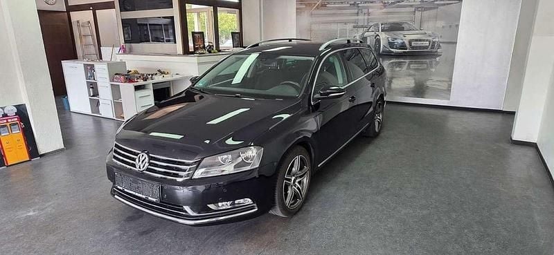 Schwarz Gebraucht 2011 VW Passat Highline Kombi | 6.990 € (Guter Preis) - Bild 1/4