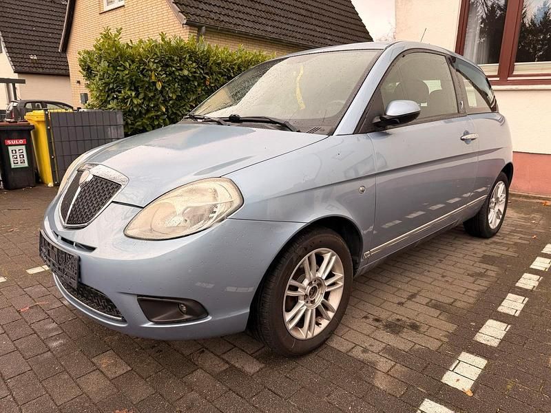 Blau Gebraucht 2009 Lancia Ypsilon Kleinwagen | 2.300 € - Bild 1/4