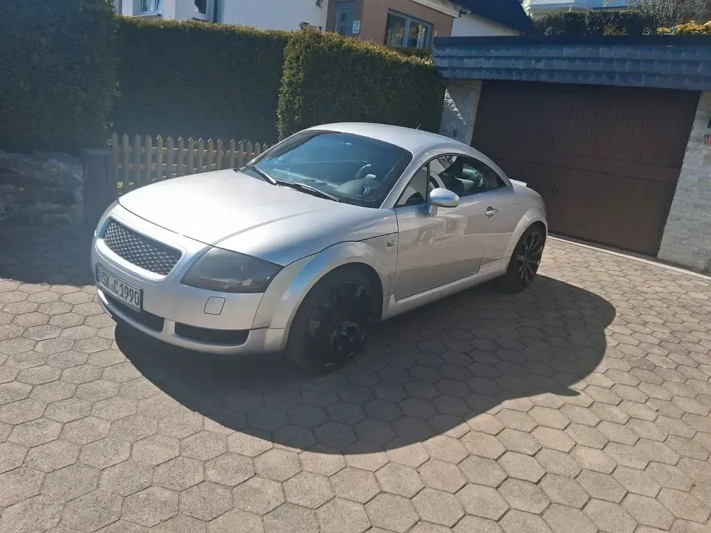 Second-hand Audi TT Comfort 179 CP (131 kW) 2000 Gri Coupe