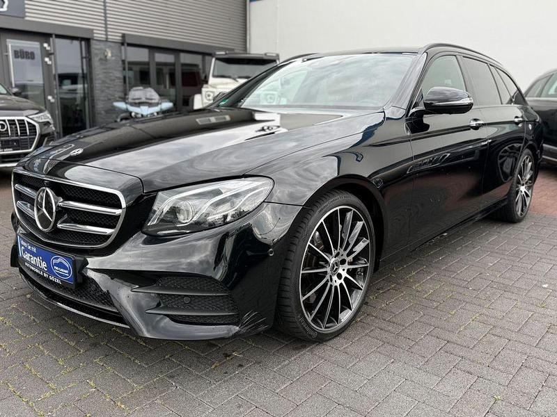 Ung. schwarz unilack Gebraucht 2020 Mercedes E350 AMG Kombi | 25.500 € (Superpreis) - Bild 1/4