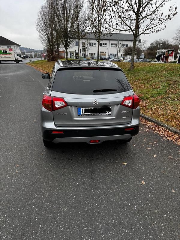 Gebraucht Suzuki Vitara 140 PS (102 kW) 2017 Grau SUV