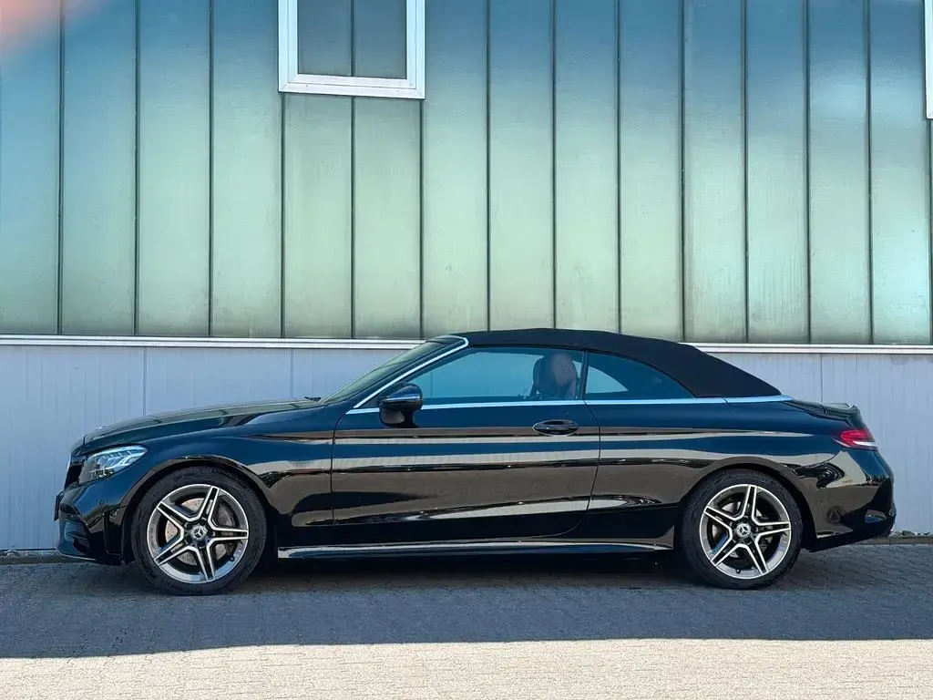 Gebraucht Mercedes C300 AMG 258 PS (189 kW) 2021 Schwarz Cabrio