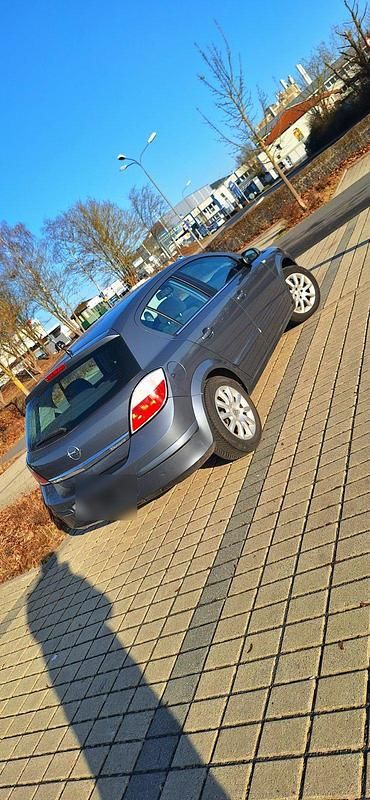 Gebraucht Opel Astra 105 PS (77 kW) 2005 Limousine
