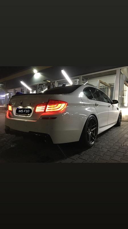 Weiß Gebraucht 2012 BMW M5 Limousine | 34.990 € - Bild 1/4