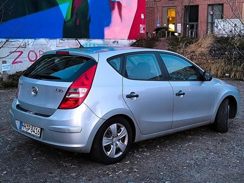 Gebraucht Hyundai i30 Edition 109 PS (80 kW) 2008 Silber Limousine