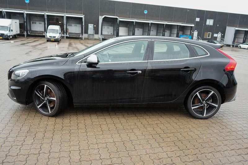 Gebraucht Volvo V40 R-Design 150 PS (110 kW) 2016 Schwarz Limousine