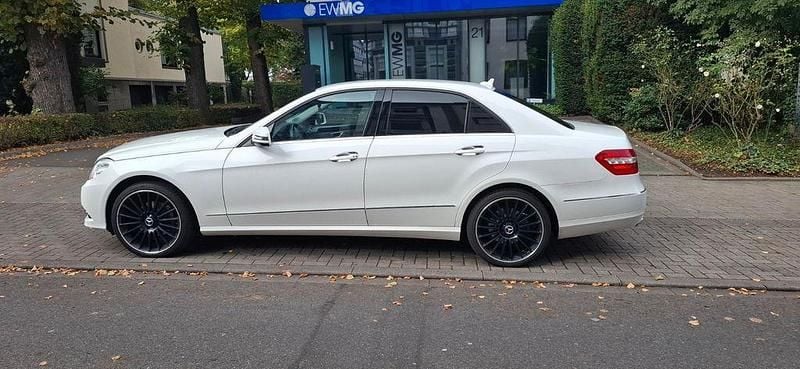 Gebraucht Mercedes E200 Avantgarde 136 PS (100 kW) 2012 Weiß Limousine