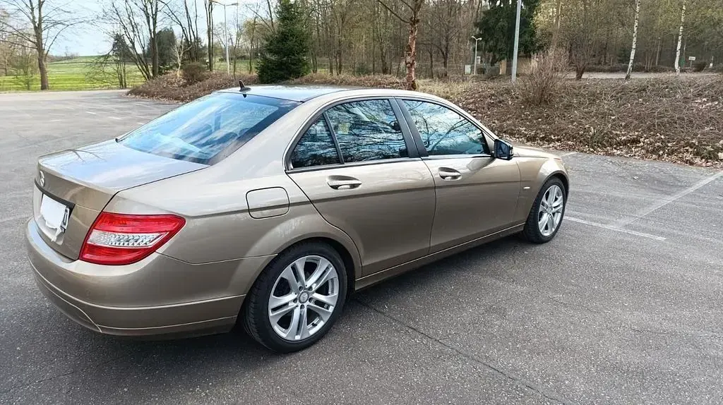 Gebraucht Mercedes C200 136 PS (100 kW) 2009 Gold Limousine