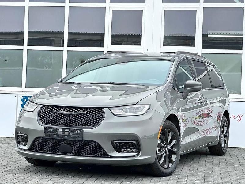 Grau Gebraucht 2021 Chrysler Pacifica Van / Kleinbus | 33.900 € (Fairer Preis) - Bild 1/4