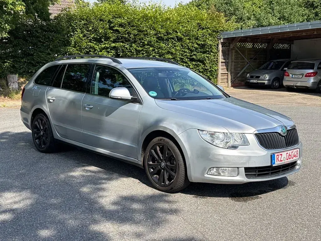 Gebraucht Skoda Superb 140 PS (102 kW) 2013 Grau Limousine