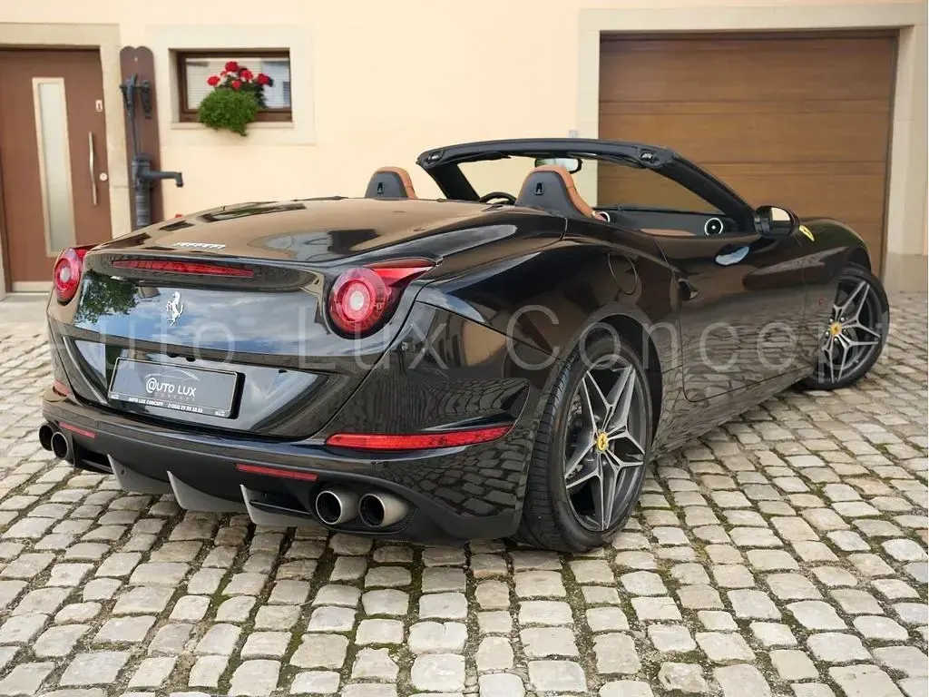 Second-hand Ferrari California 560 CP (411 kW) 2016 Negru Cabrio