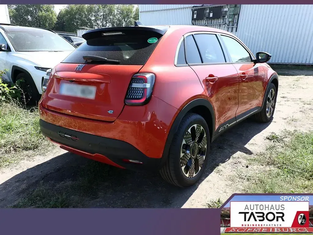 Neu Fiat 600 La Prima 114 kW (156 PS) 2025 Orange metallic SUV