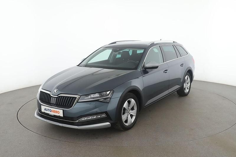 Grau Gebraucht 2021 Skoda Superb Scout 4x4 Kombi | 28.820 € (Guter Preis) - Bild 1/3