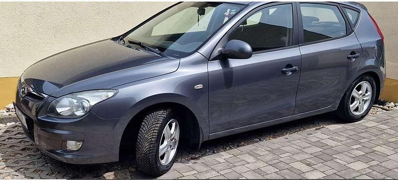 Grau Gebraucht 2009 Hyundai i30 Comfort Kombi | 2.200 € (Guter Preis) - Bild 1/1