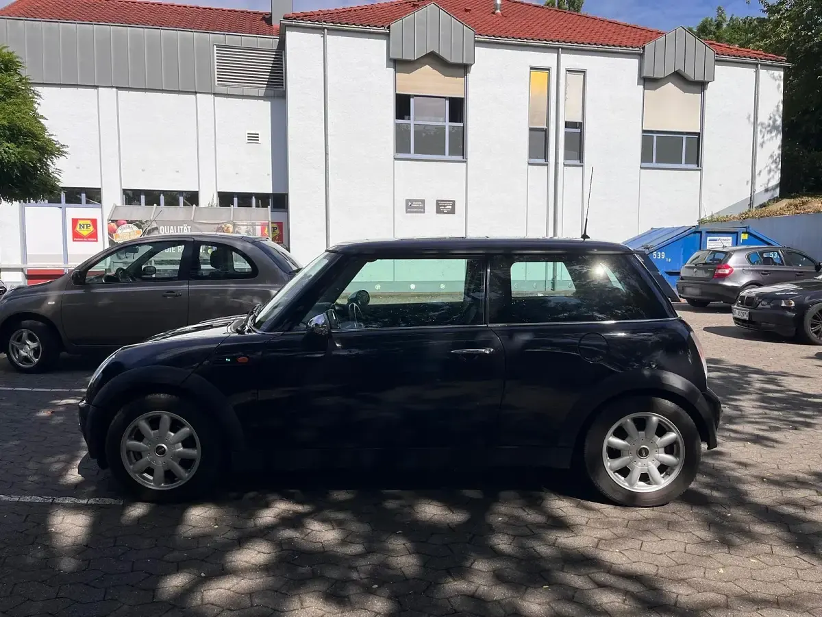 Gebraucht Mini Cooper 90 PS (66 kW) 2004 Schwarz Kleinwagen