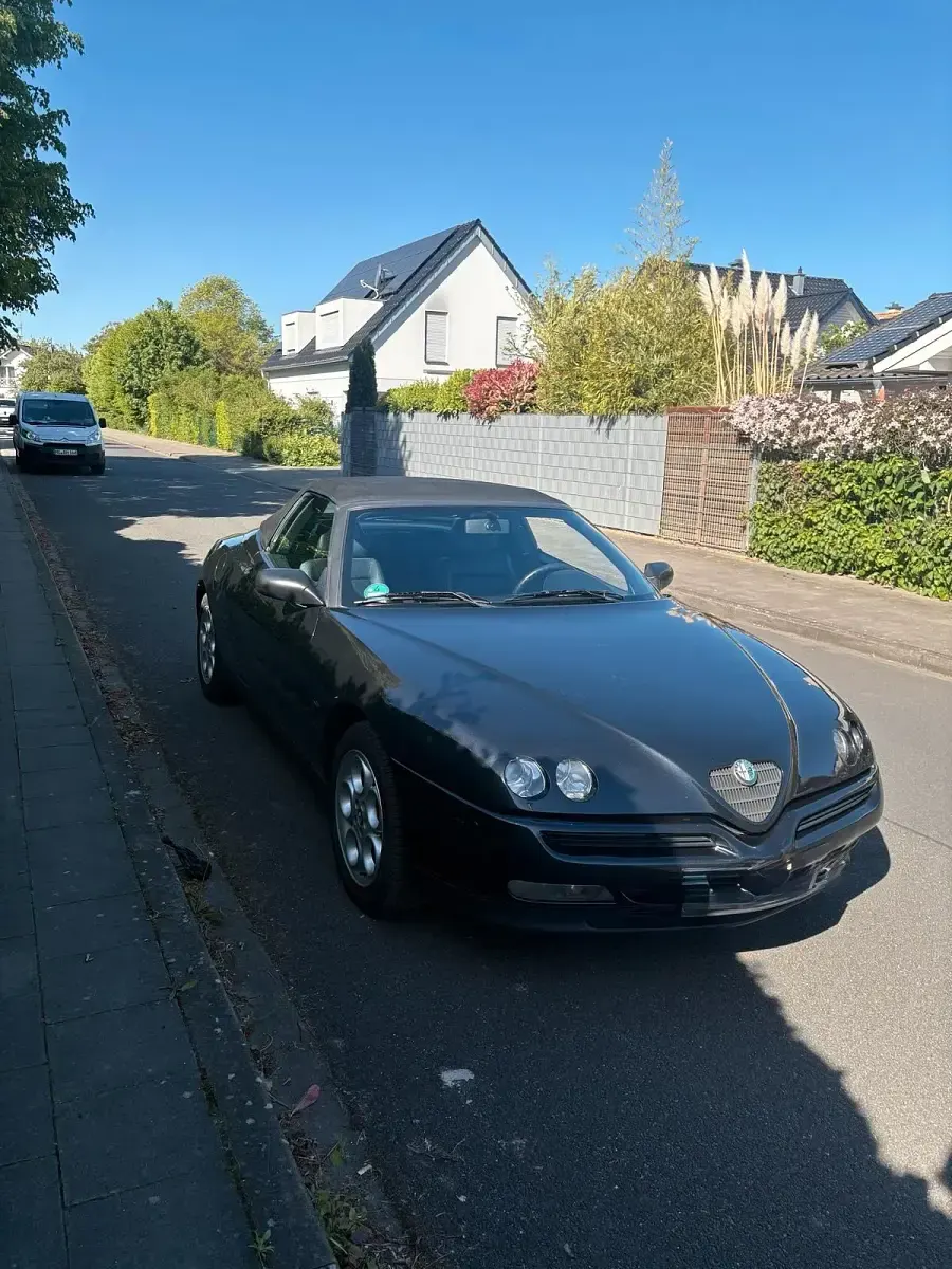 Second-hand Alfa Romeo Spider 155 CP (114 kW) 1998 Negru Cabrio
