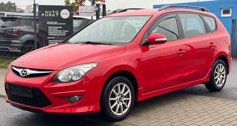 Rot Gebraucht 2010 Hyundai i30 Comfort Kombi | 5.980 € (Fairer Preis) - Bild 1/4