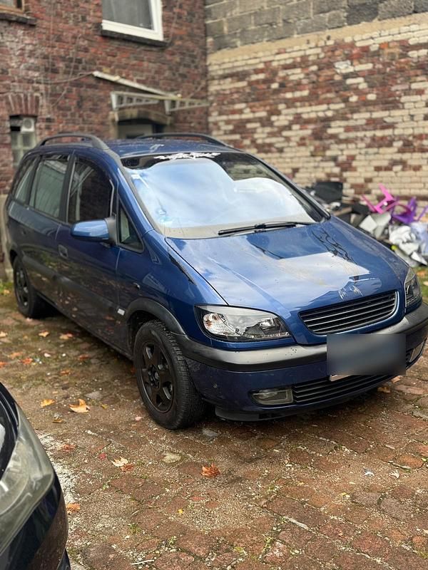 Blau Gebraucht 2002 Opel Zafira Comfort Van / Kleinbus | 2.000 € - Bild 1/4