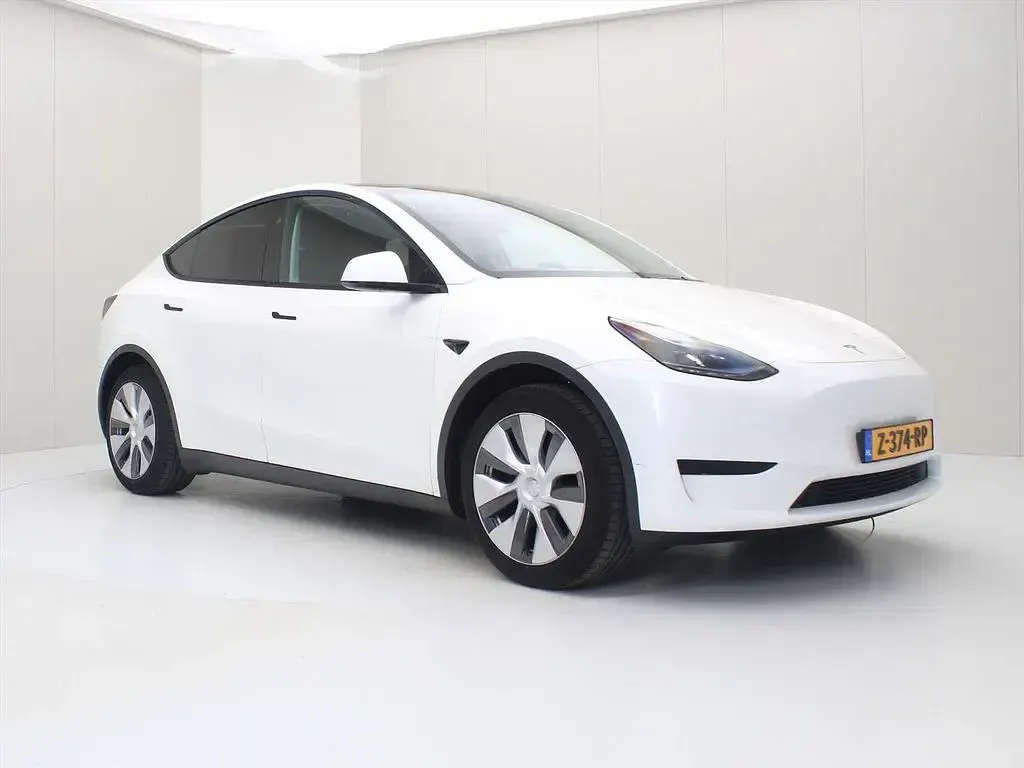 Gebraucht Tesla Model Y Standard Range 250 kW (341 PS) 2024 Weiß SUV