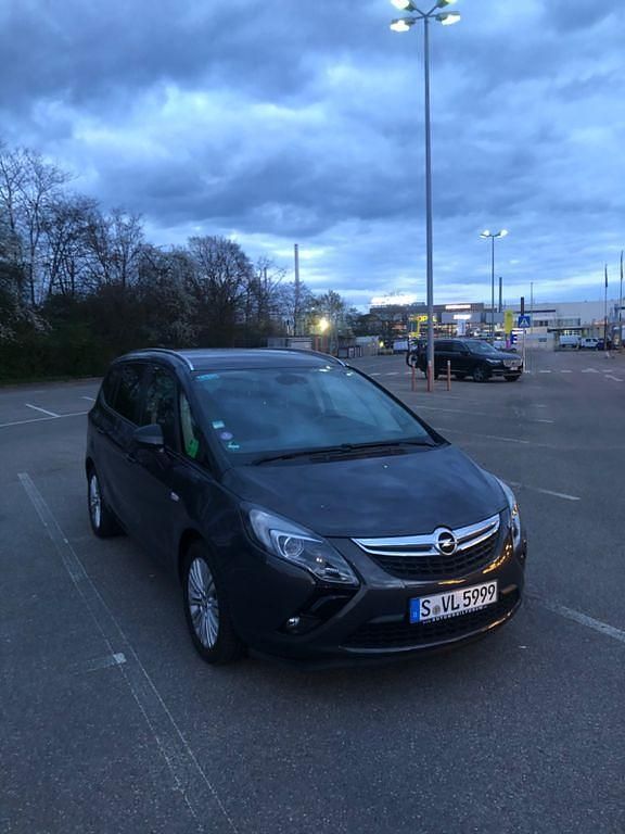 Grau Gebraucht 2015 Opel Zafira Tourer Style Van / Kleinbus | 15.000 € - Bild 1/4