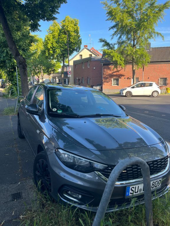 Grau Gebraucht 2018 Fiat Tipo Limousine | 9.700 € (Fairer Preis) - Bild 1/4