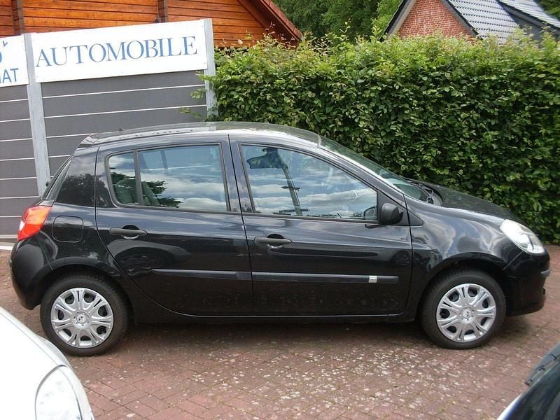 Schwarz Gebraucht 2006 Renault Clio III Expression Limousine | 4.200 € (Etwas zu teuer) - Bild 1/4