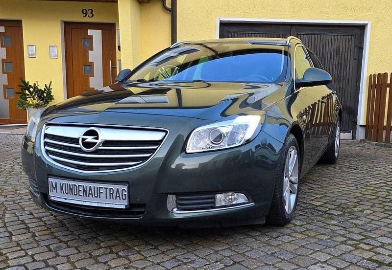 Grün Gebraucht 2010 Opel Insignia Cosmo Kombi | 3.650 € (Guter Preis) - Bild 1/4