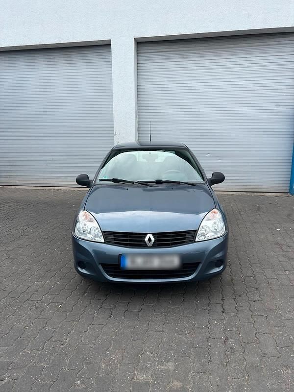 Blau Gebraucht 2010 Renault Clio II Campus Limousine | 2.100 € - Bild 1/4