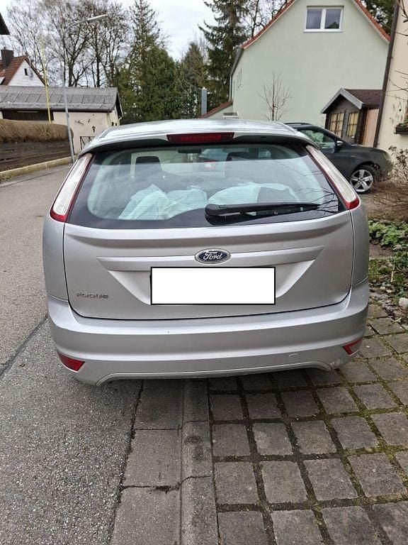 Gebraucht Ford Focus 101 PS (74 kW) 2010 Silber Limousine