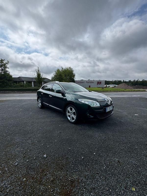 Grün Gebraucht 2009 Renault Mégane GrandTour Avantage Kombi | 3.999 € (Fairer Preis) - Bild 1/4
