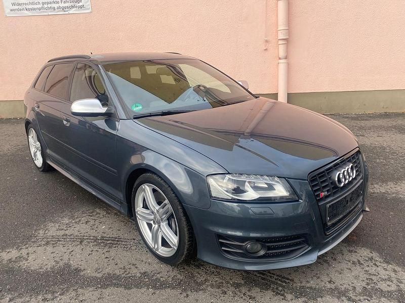 Grau Gebraucht 2010 Audi S3 Comfort Limousine | 11.499 € (Superpreis) - Bild 1/4