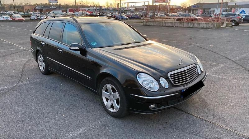 Schwarz Gebraucht 2005 Mercedes 320 Limousine | 2.800 € - Bild 1/4