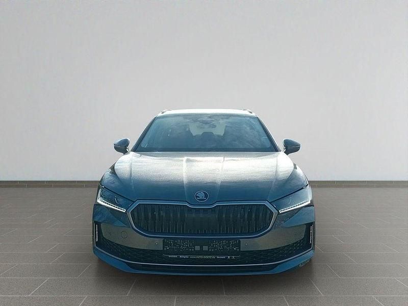 Neu Skoda Superb Selection 150 PS (110 kW) 2025 Graphitegrau metallic Kombi