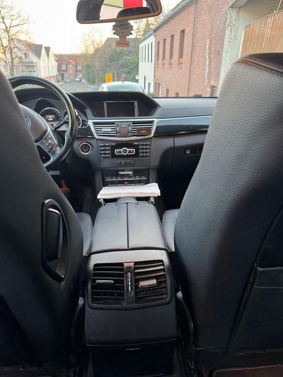 Gebraucht Mercedes E250 204 PS (150 kW) 2012 Grau Limousine