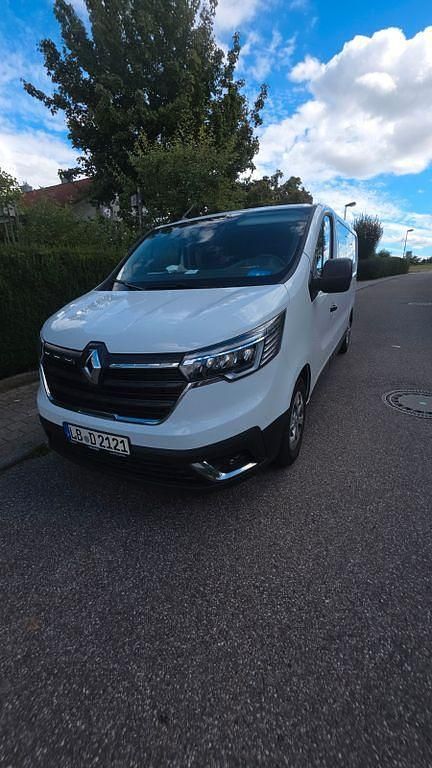 Weiß Gebraucht 2022 Renault Trafic Van | 29.700 € (Fairer Preis) - Bild 1/4