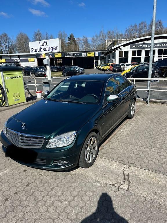 Grün Gebraucht 2008 Mercedes 220 Limousine | 6.999 € - Bild 1/4