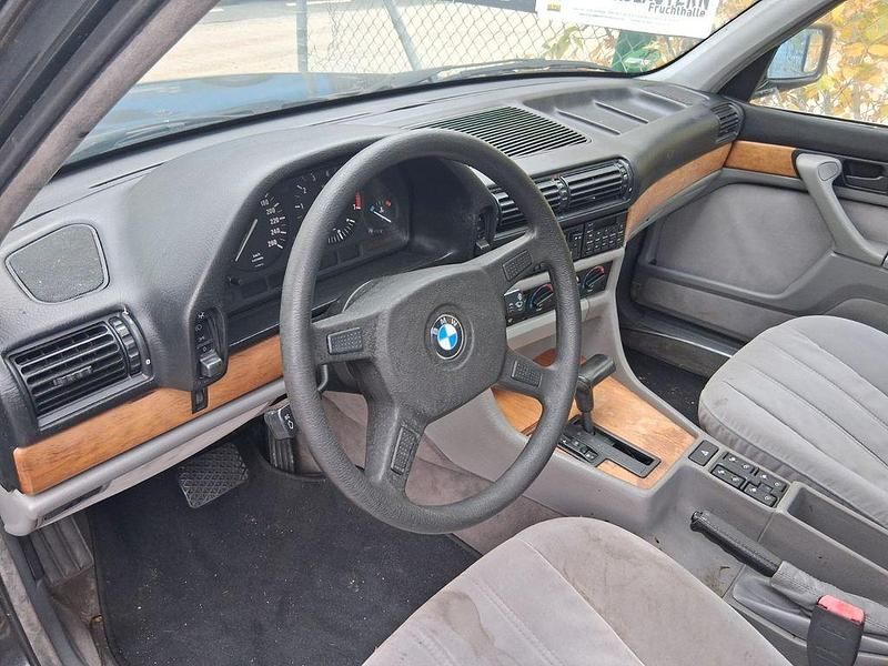 Gebraucht BMW 735 211 PS (155 kW) 1988 Schwarz Limousine