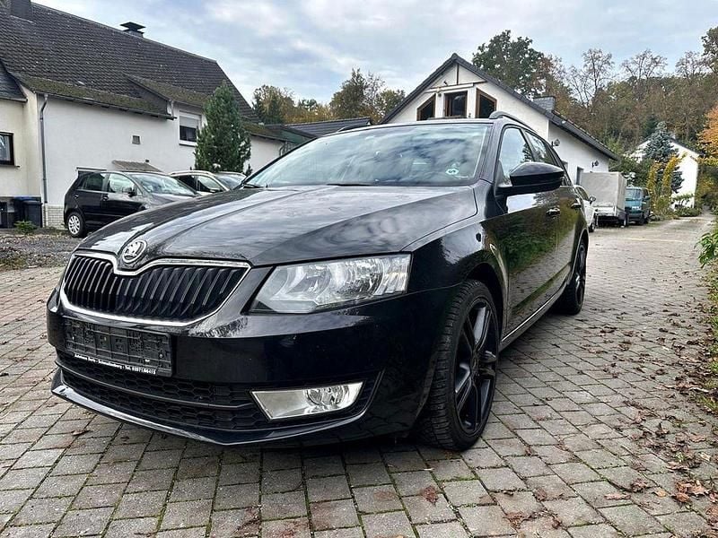 Schwarz Gebraucht 2013 Skoda Octavia Kombi | 7.390 € (Guter Preis) - Bild 1/4