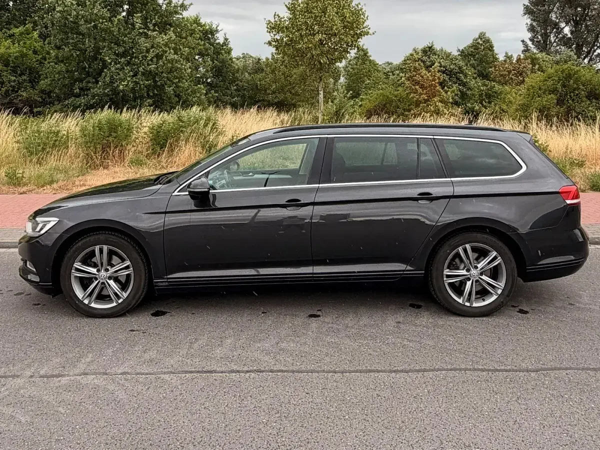 Gebraucht VW Passat Comfortline 150 PS (110 kW) 2018 Grau Kombi