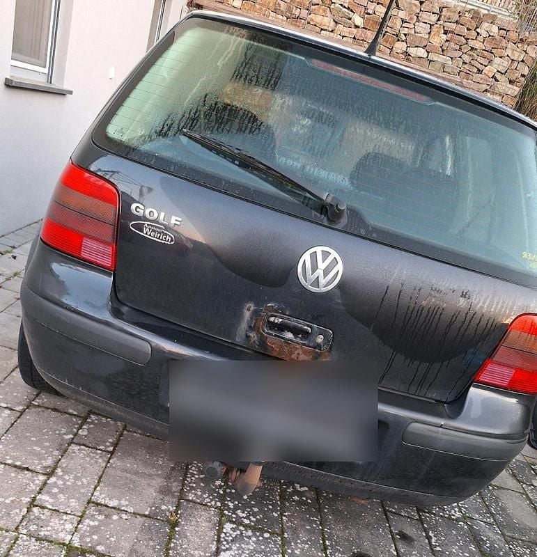 Gebraucht VW Golf IV 90 PS (66 kW) 2001 Schwarz Kleinwagen