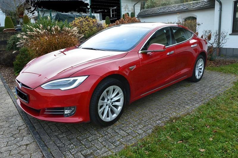 Rot Gebraucht 2016 Tesla Model S Kleinwagen | 25.000 € - Bild 1/4