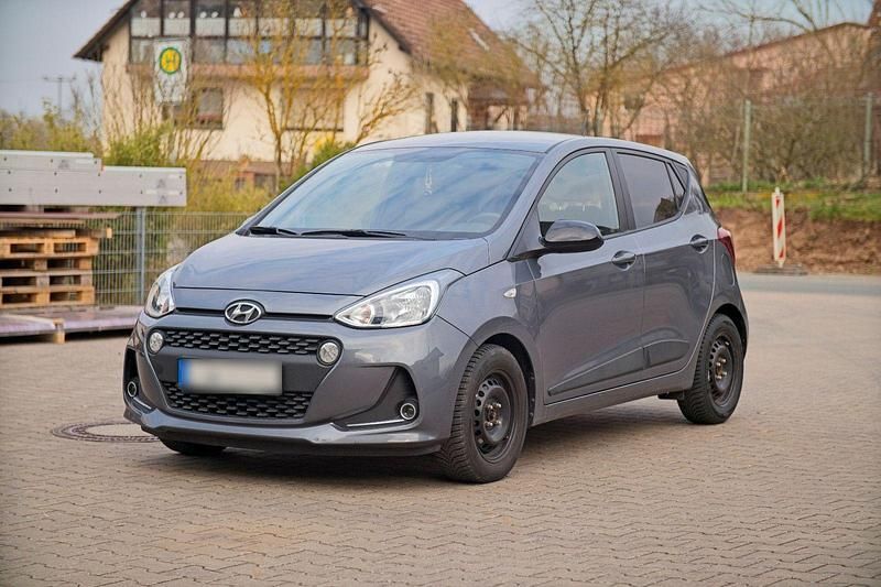 Gebraucht Hyundai i10 Trend 87 PS (63 kW) 2018 Grau Kleinwagen