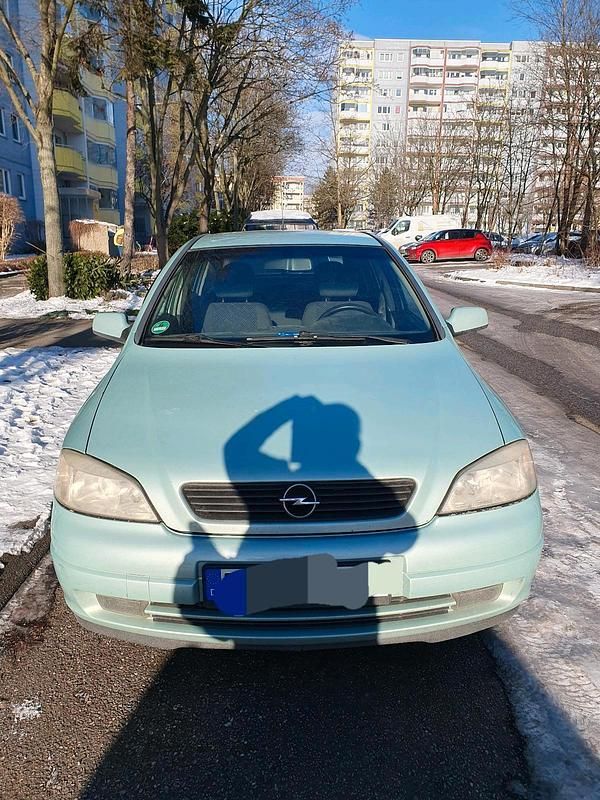 Grün Gebraucht 2000 Opel Astra Limousine | 1.000 € (Fairer Preis) - Bild 1/4