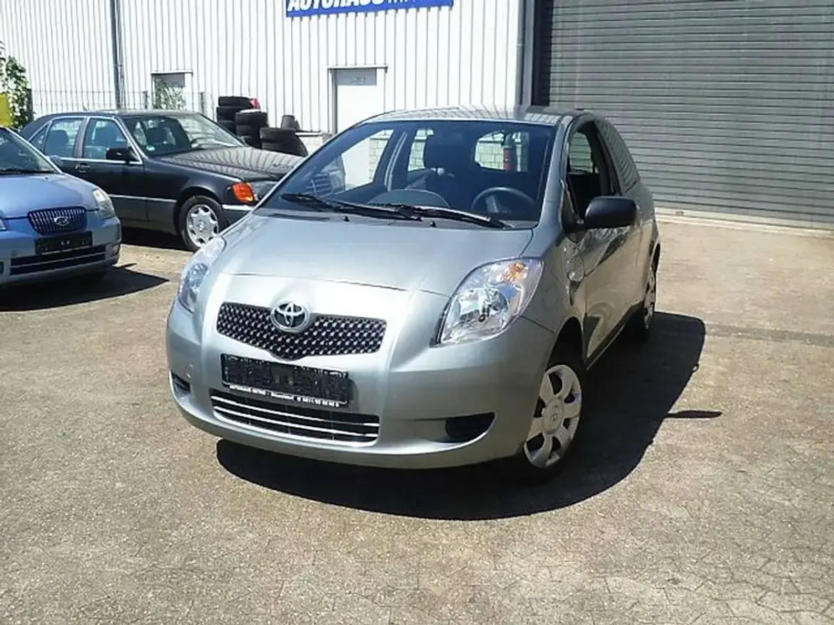 Gebraucht Toyota Yaris Cool 69 PS (50 kW) 2007 Medium silver metallic Kleinwagen