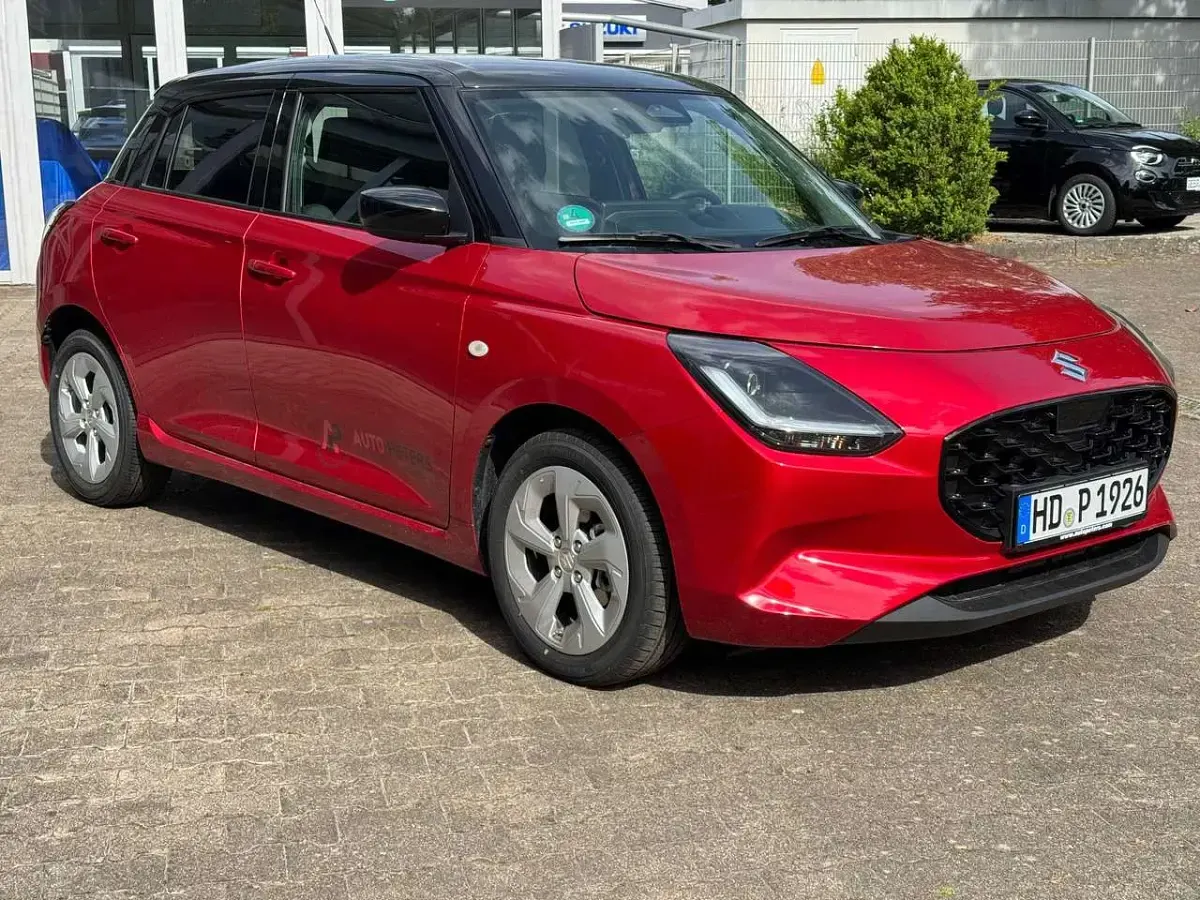 Gebraucht Suzuki Swift Comfort 83 PS (61 kW) 2026 Burning red pearl metallic/su Kleinwagen