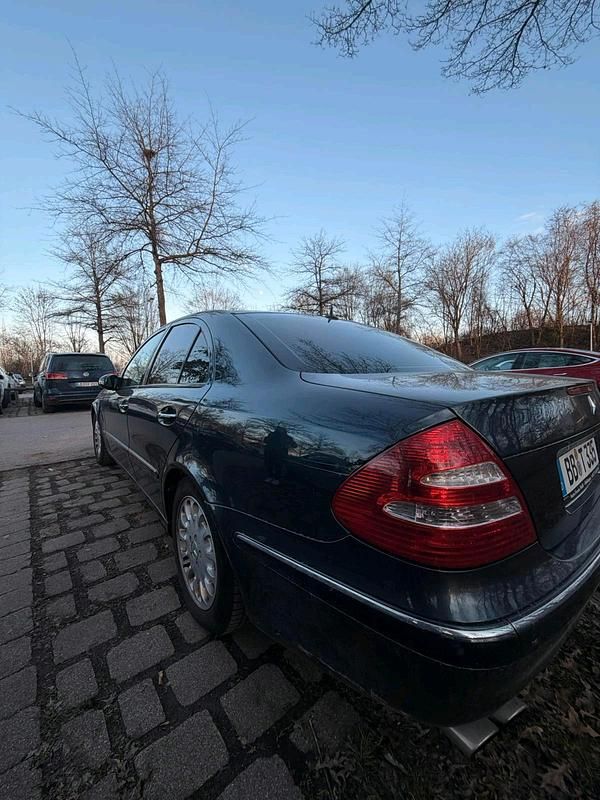 Second-hand Mercedes E280 190 CP (139 kW) 2006 Andere farben Berlinǎ
