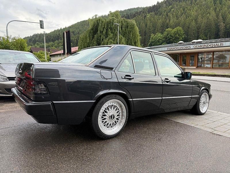 Gebraucht Mercedes 190 122 PS (89 kW) 1992 Schwarz Limousine