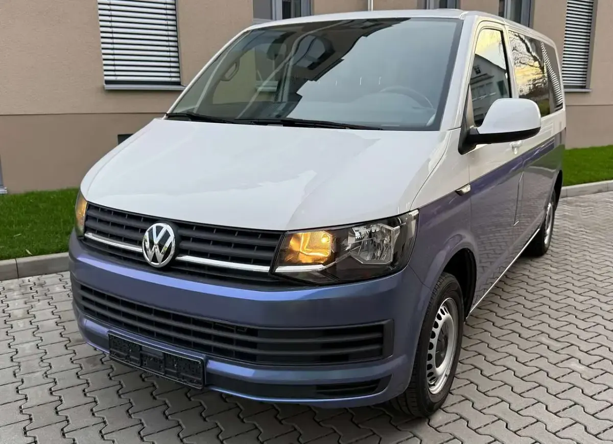 Gebraucht VW T6 150 PS (110 kW) 2019 Bluegalacticeffect folierung Van