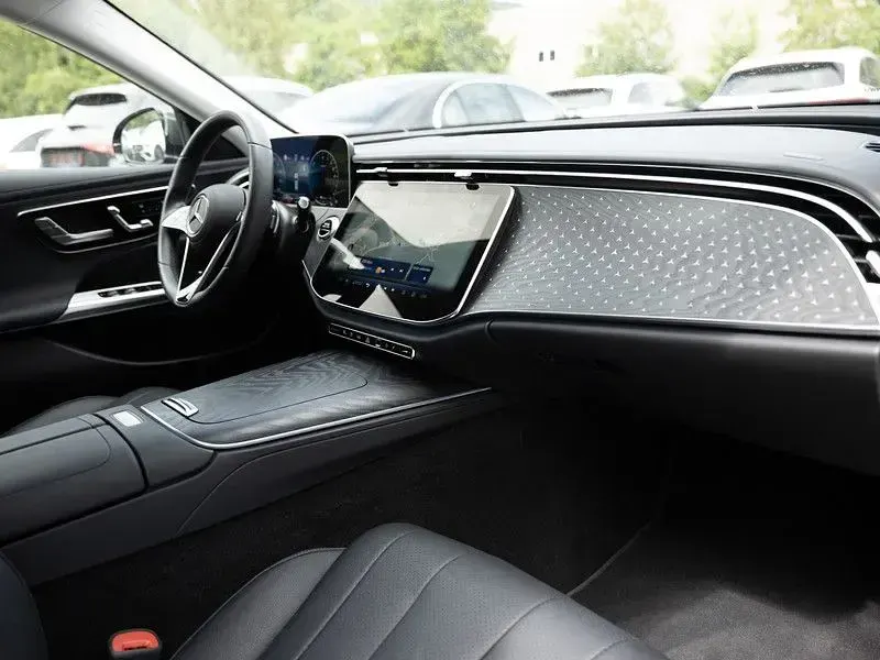 Gebraucht Mercedes E300 Avantgarde 197 PS (144 kW) 2025 Grau metalliclack graphitgrau Kombi